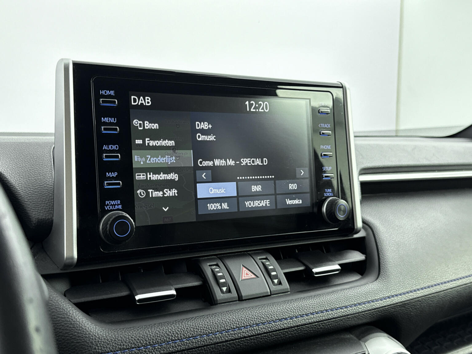 Toyota-RAV4-13