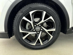 Toyota-C-HR-10